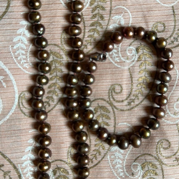 Chocolate color pearl necklace, and bracelet set - Picture 2 of 2